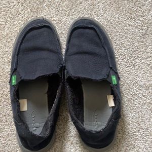 Black Fuzzy Sanuks